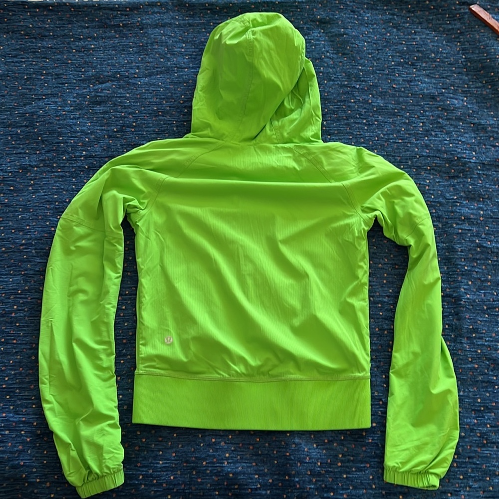 Lululemon “street to studio” Vibrant Green Hooded Jacket size 4 - Picture 5 of 7
